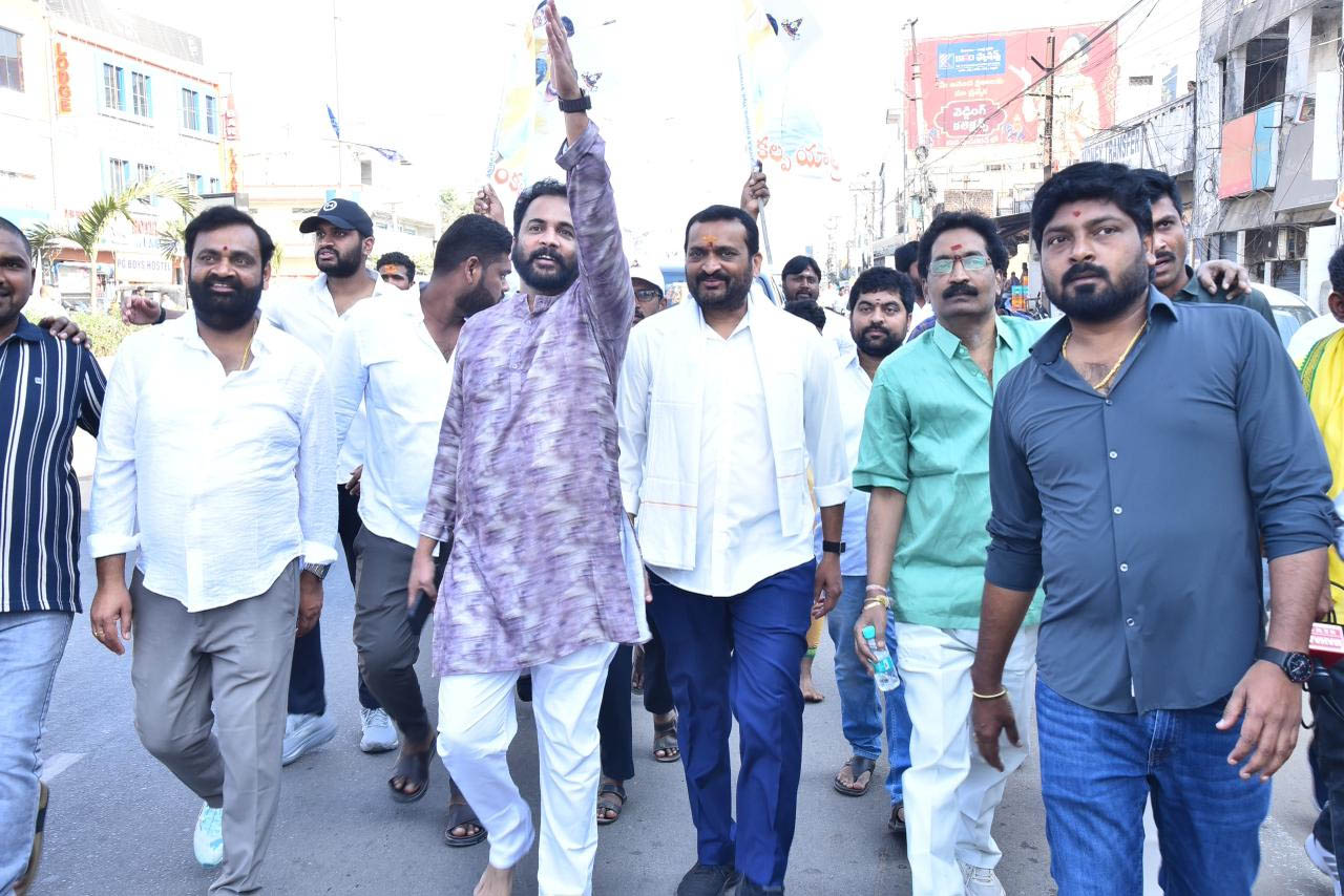 Bandla Ganesh: షాద్‌నగర్ టు తిరుమల.. బండ్లన్న అభిమాన యాత్ర..