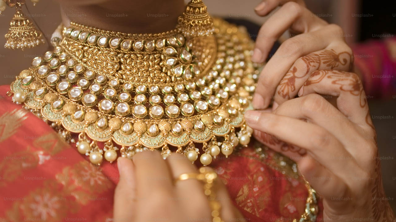 Gold Price: వామ్మో.. ఇది మామూలు షాకింగ్ న్యూస్ కాదు.. రూ.2లక్షలకు బంగారం ధర..