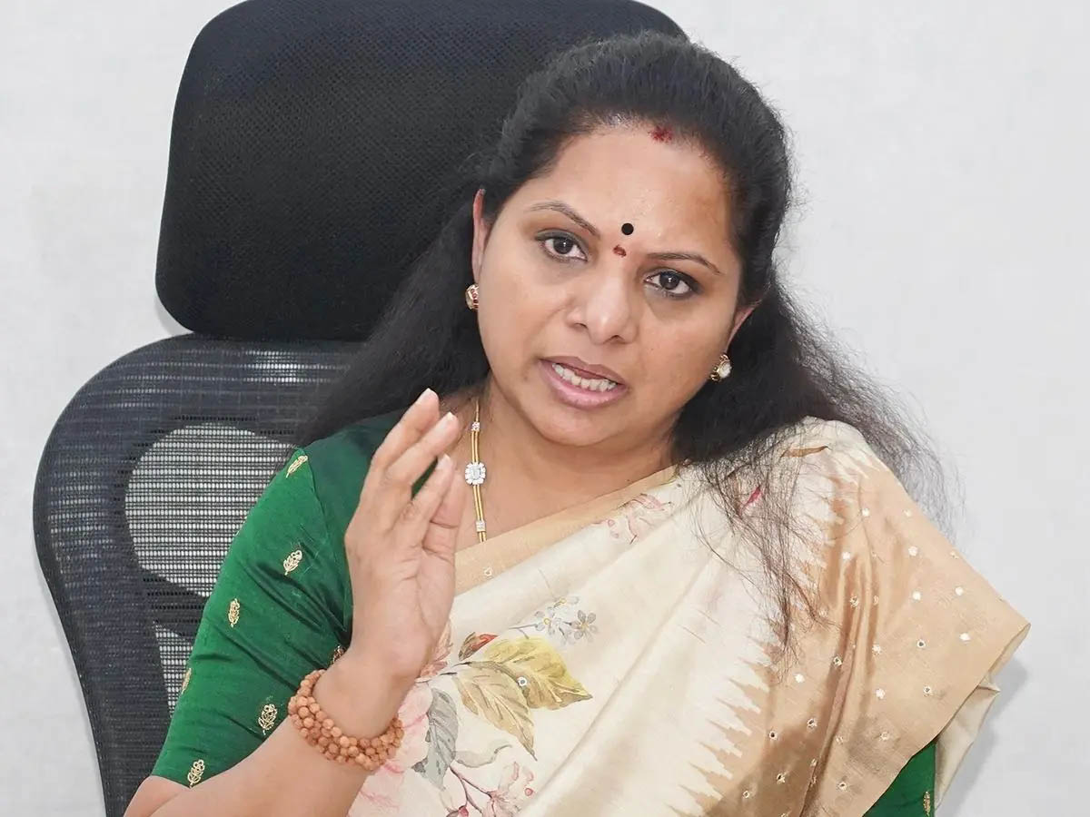 సమస్యల సునామీలో కవిత.. బయటకు వచ్చేదెలా?
