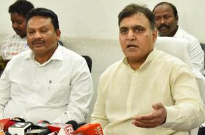 TDP: బ్యూరోక్రాట్స్ కాదు దొంగలు! ఐఏఎస్‌లపై వెయ్యి కోట్ల బాంబు పేల్చిన టీడీపీ నేత!